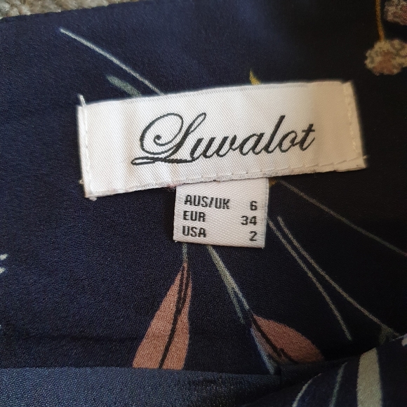 Luvalot size 6 -High waisted floral shorts - fully lined - designed in Australia - Picture 5 of 6